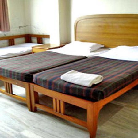 Meru Hotell Pune Exteriör bild