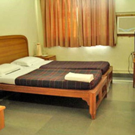Meru Hotell Pune Exteriör bild