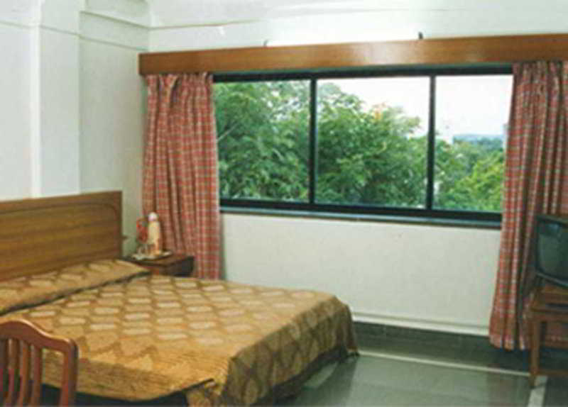 Meru Hotell Pune Exteriör bild
