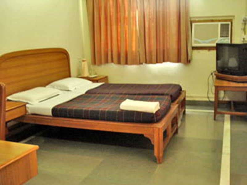 Meru Hotell Pune Exteriör bild